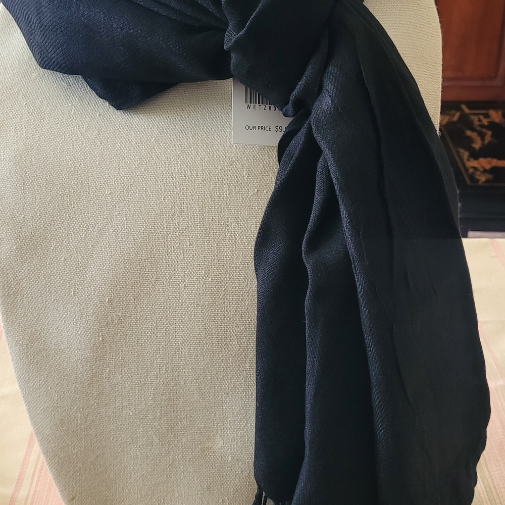 Elegant Black Scarf
